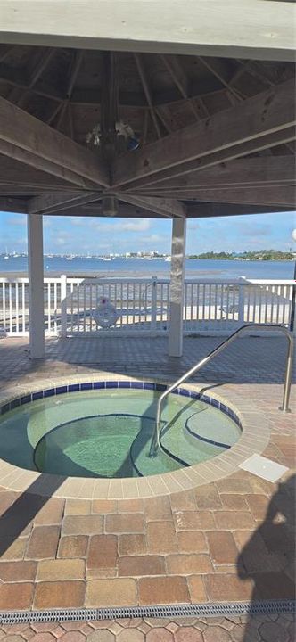 For Rent: $2,550 (2 beds, 2 baths, 1100 Square Feet)