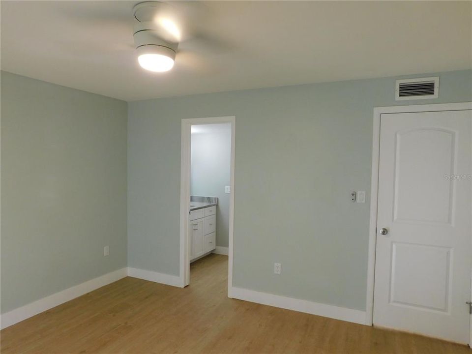 For Rent: $2,550 (2 beds, 2 baths, 1100 Square Feet)