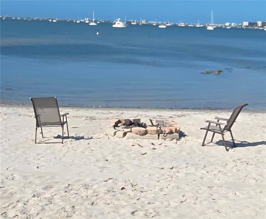 For Rent: $2,550 (2 beds, 2 baths, 1100 Square Feet)