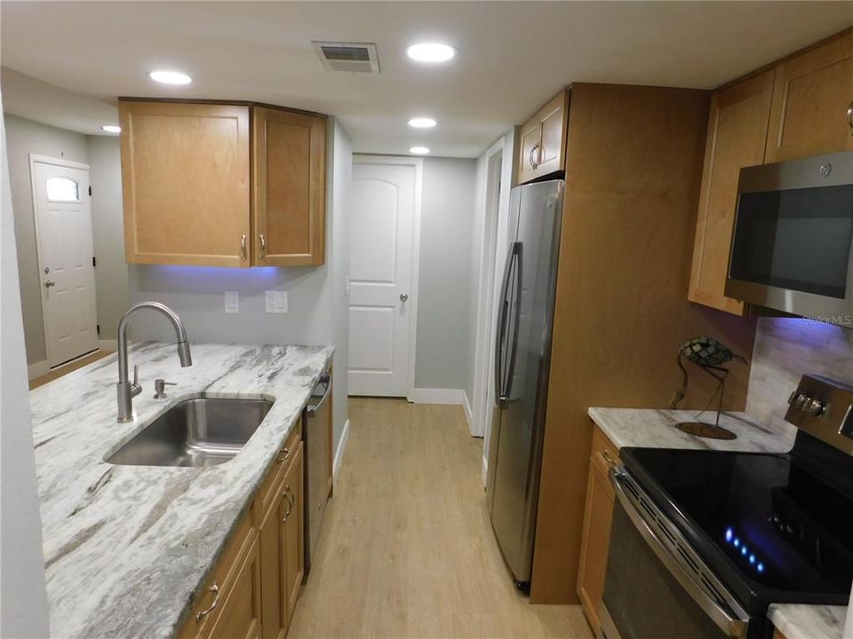 For Rent: $2,550 (2 beds, 2 baths, 1100 Square Feet)