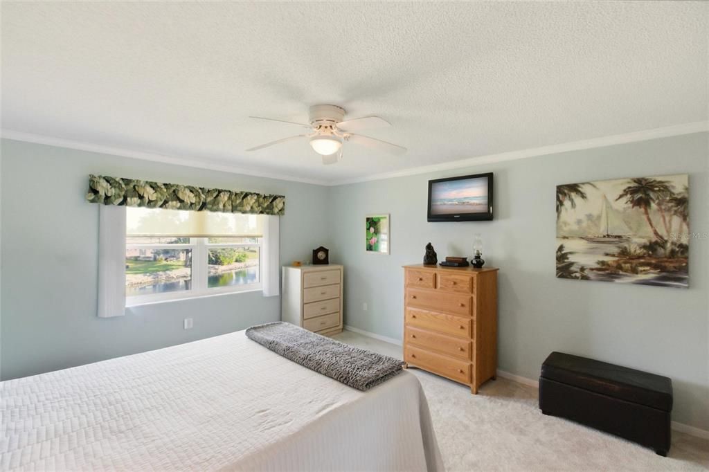 For Sale: $264,900 (2 beds, 2 baths, 1389 Square Feet)