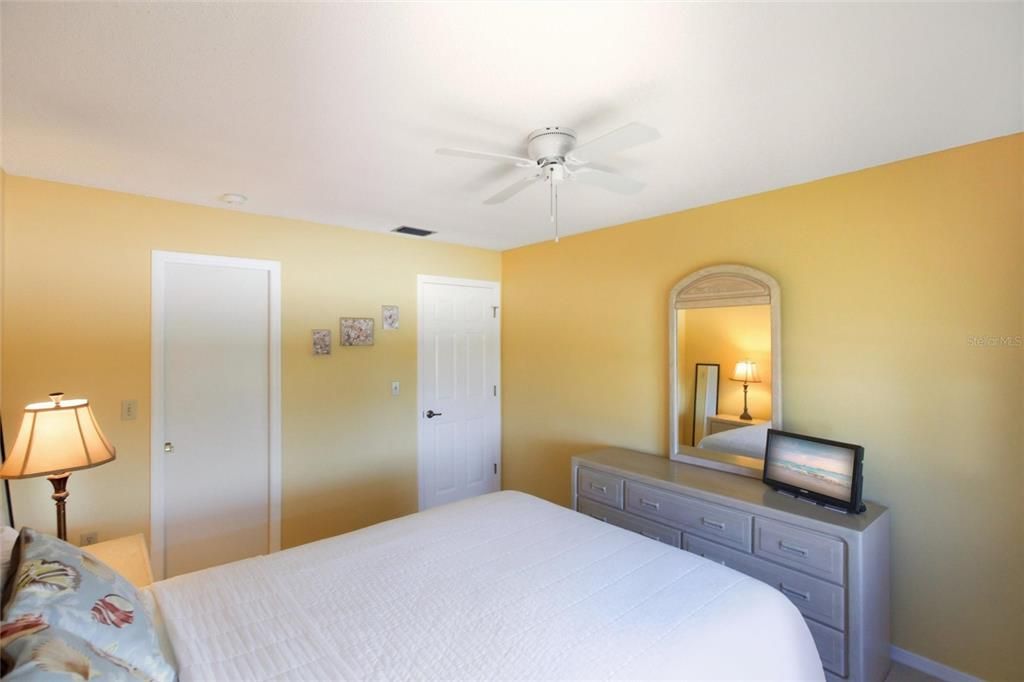 For Sale: $264,900 (2 beds, 2 baths, 1389 Square Feet)