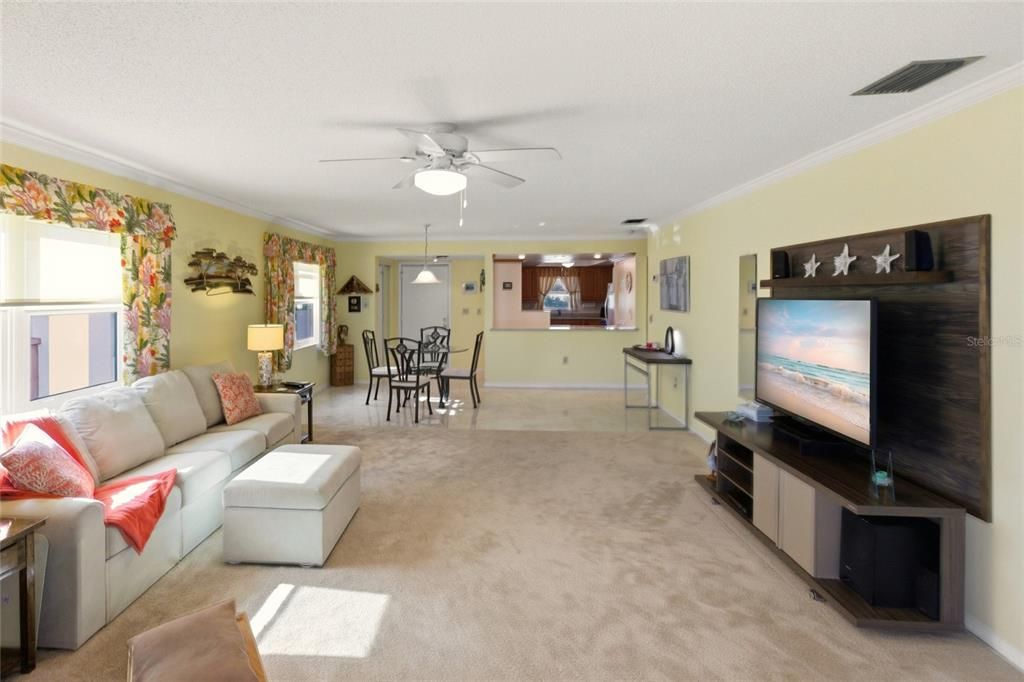 For Sale: $264,900 (2 beds, 2 baths, 1389 Square Feet)