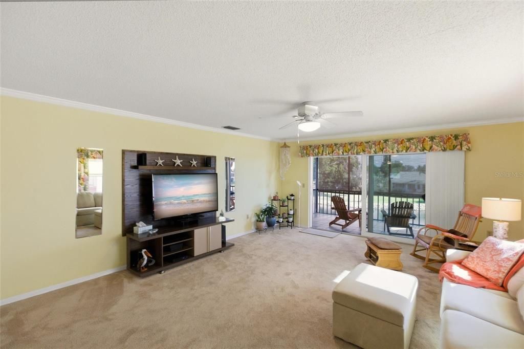 For Sale: $264,900 (2 beds, 2 baths, 1389 Square Feet)