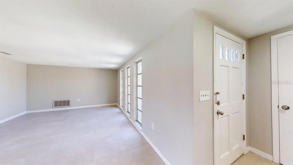 合同活跃: $1,600 (3 贝兹, 2 浴室, 1455 平方英尺)