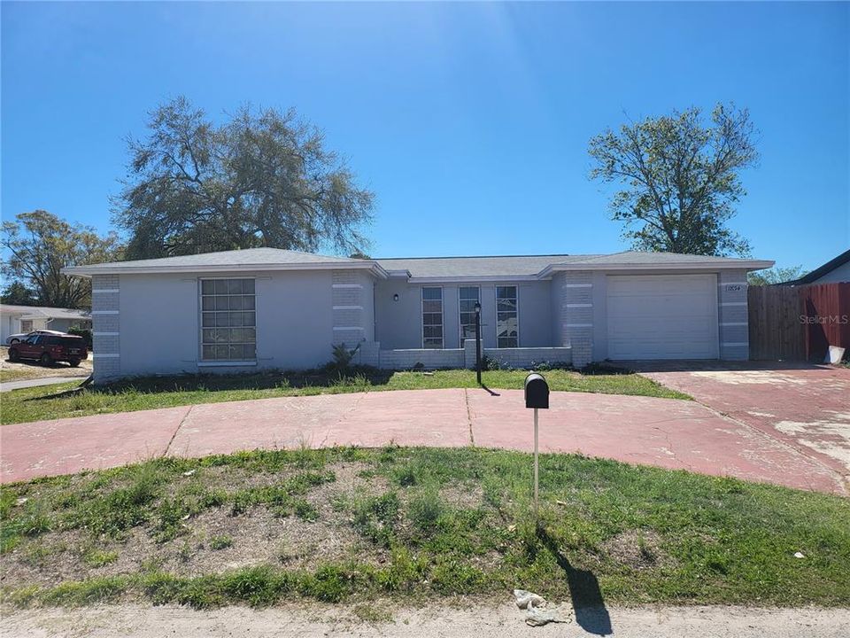 合同活跃: $1,600 (3 贝兹, 2 浴室, 1455 平方英尺)