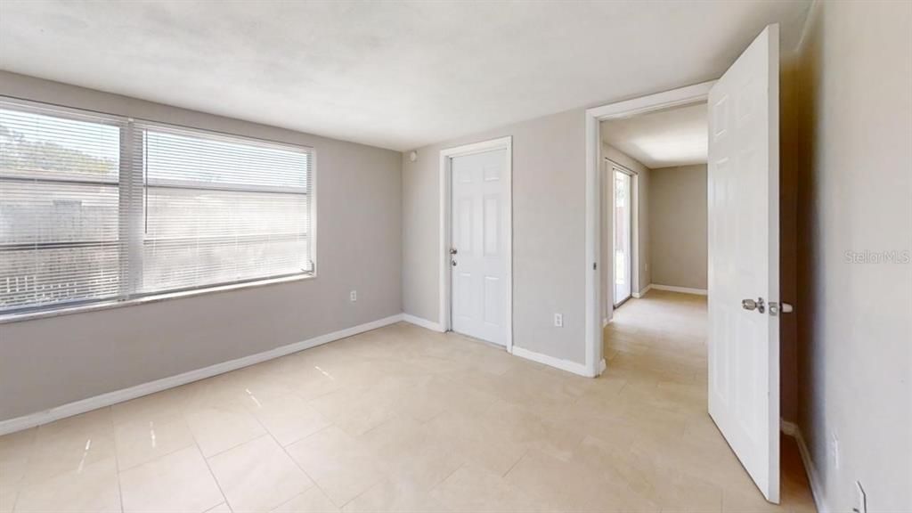 合同活跃: $1,600 (3 贝兹, 2 浴室, 1455 平方英尺)