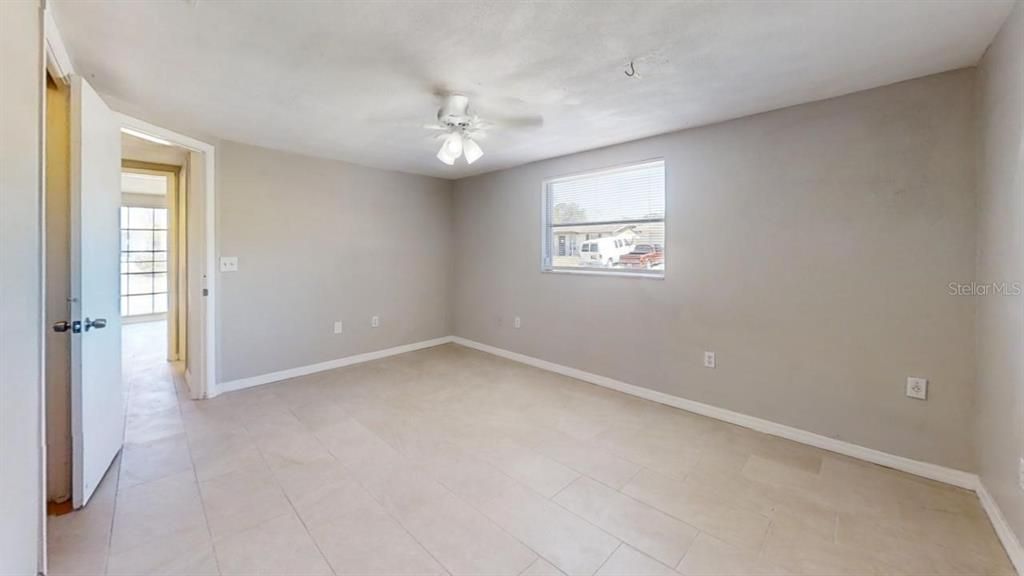 合同活跃: $1,600 (3 贝兹, 2 浴室, 1455 平方英尺)