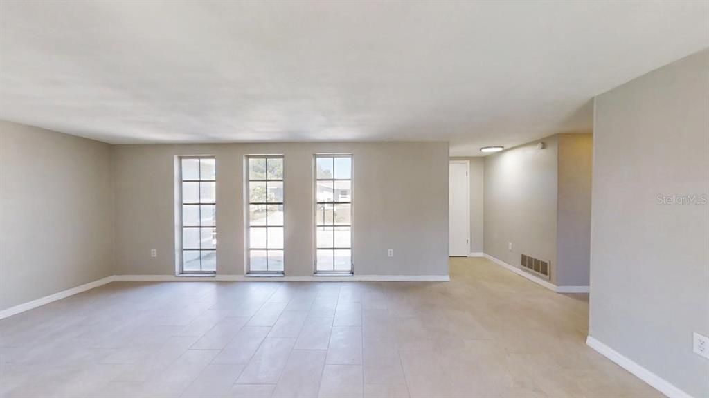 合同活跃: $1,600 (3 贝兹, 2 浴室, 1455 平方英尺)