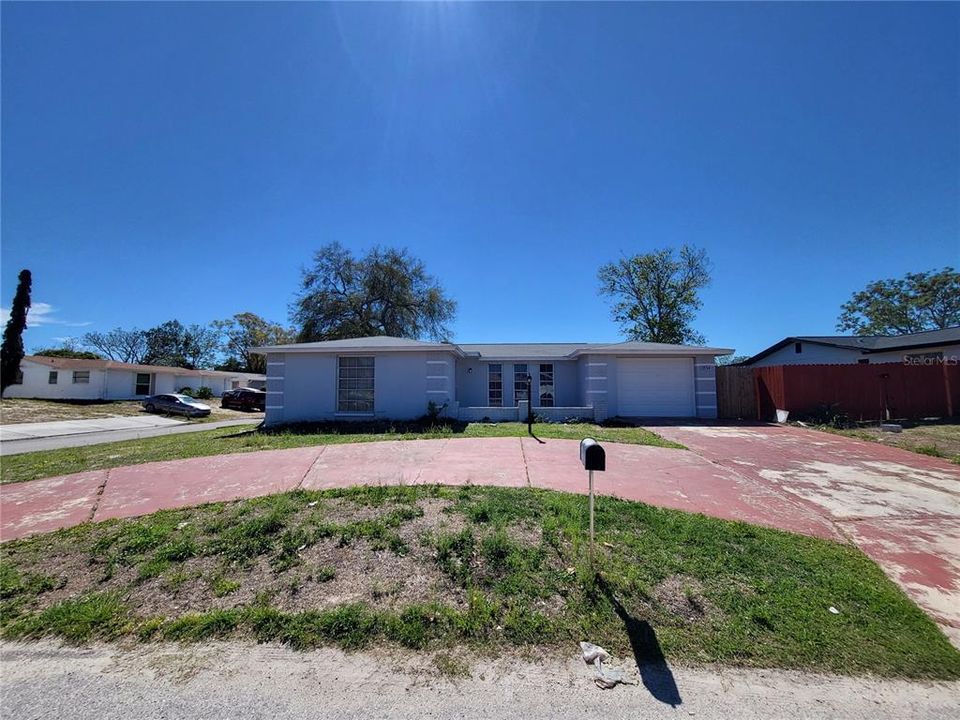 合同活跃: $1,600 (3 贝兹, 2 浴室, 1455 平方英尺)