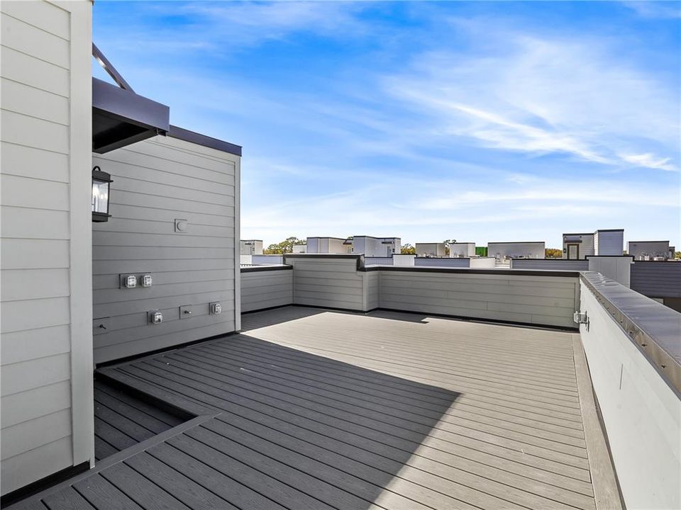 For Sale: $650,000 (3 beds, 3 baths, 2085 Square Feet)