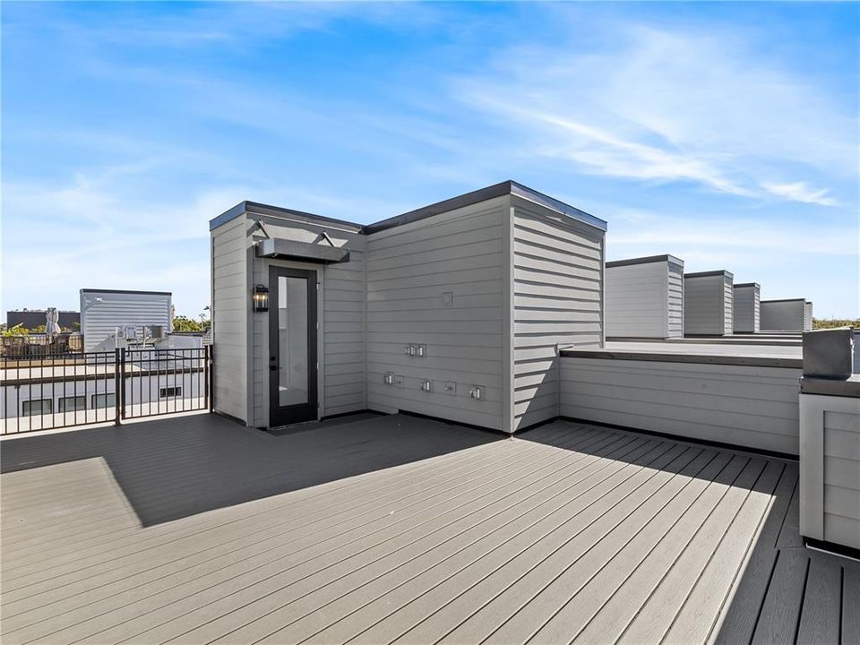 For Sale: $650,000 (3 beds, 3 baths, 2085 Square Feet)