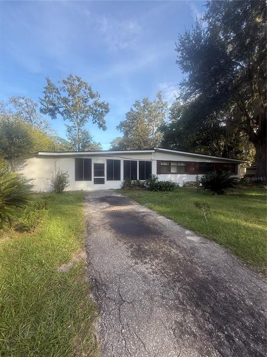 合同活跃: $150,000 (3 贝兹, 1 浴室, 1059 平方英尺)