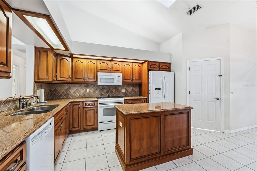 For Sale: $339,000 (3 beds, 2 baths, 2013 Square Feet)