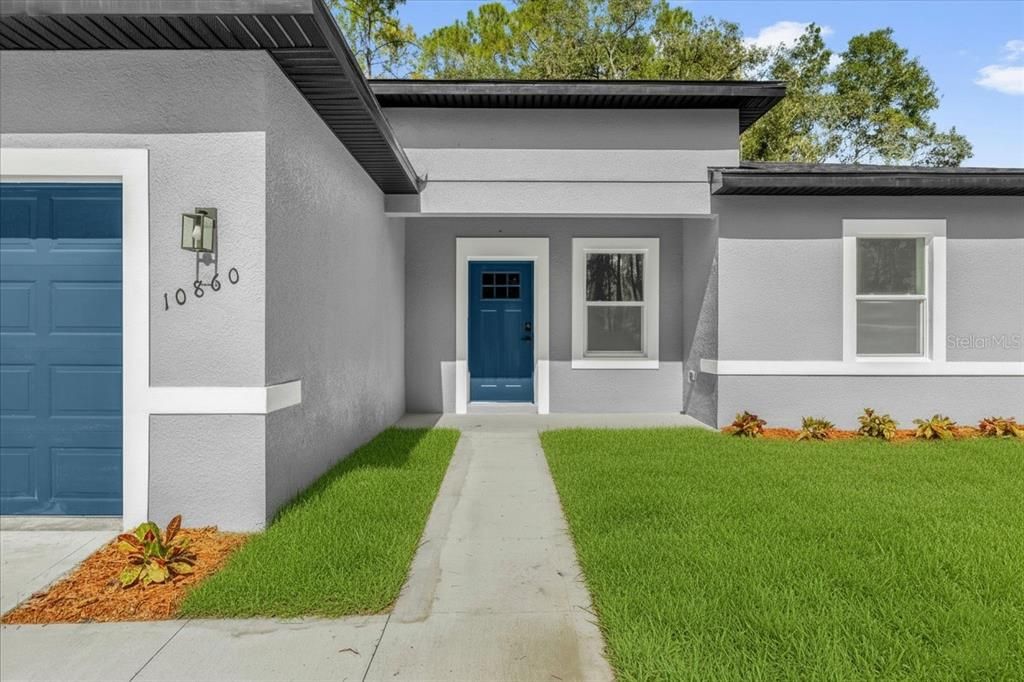 合同活跃: $300,000 (4 贝兹, 2 浴室, 1833 平方英尺)