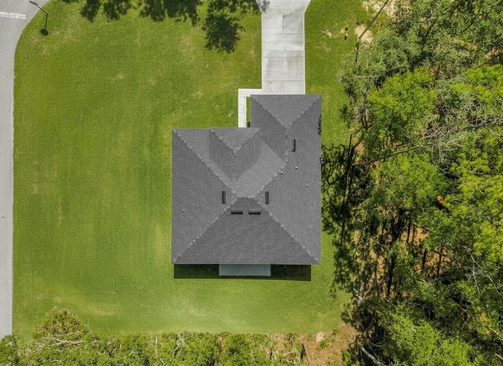 合同活跃: $300,000 (4 贝兹, 2 浴室, 1833 平方英尺)