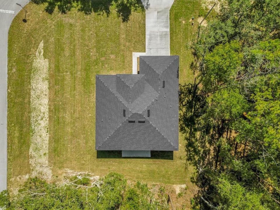 合同活跃: $300,000 (4 贝兹, 2 浴室, 1833 平方英尺)