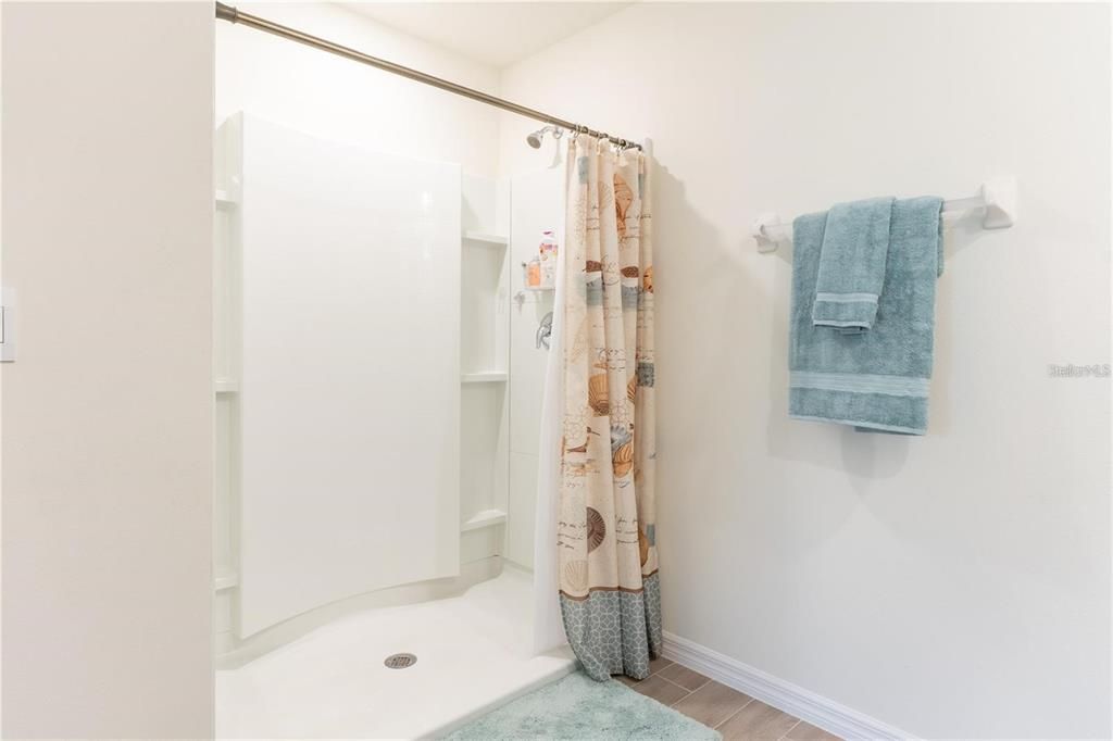 For Rent: $2,600 (5 beds, 3 baths, 2390 Square Feet)