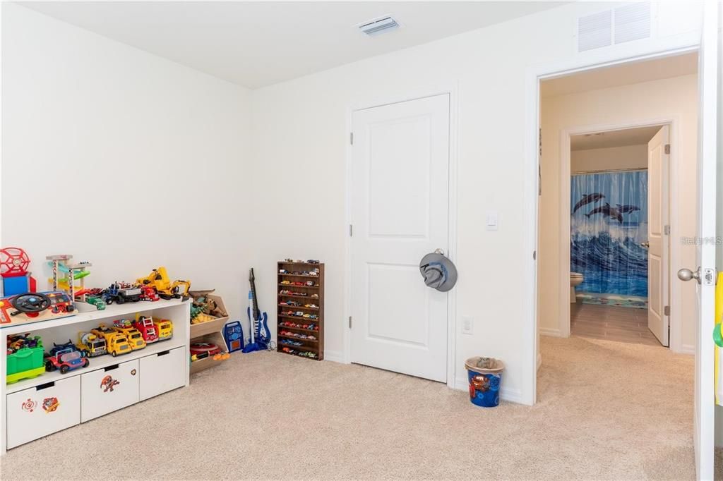 For Rent: $2,600 (5 beds, 3 baths, 2390 Square Feet)