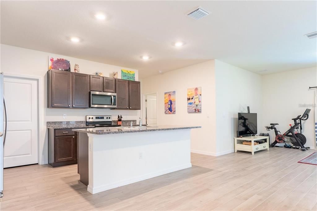 For Rent: $2,600 (5 beds, 3 baths, 2390 Square Feet)