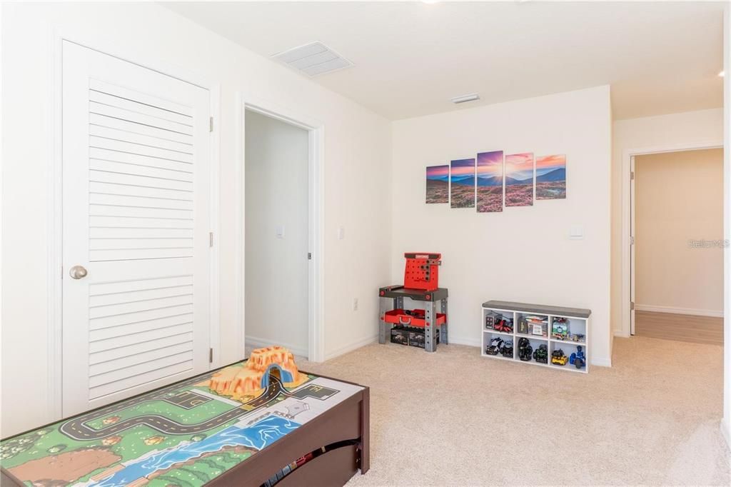 For Rent: $2,600 (5 beds, 3 baths, 2390 Square Feet)