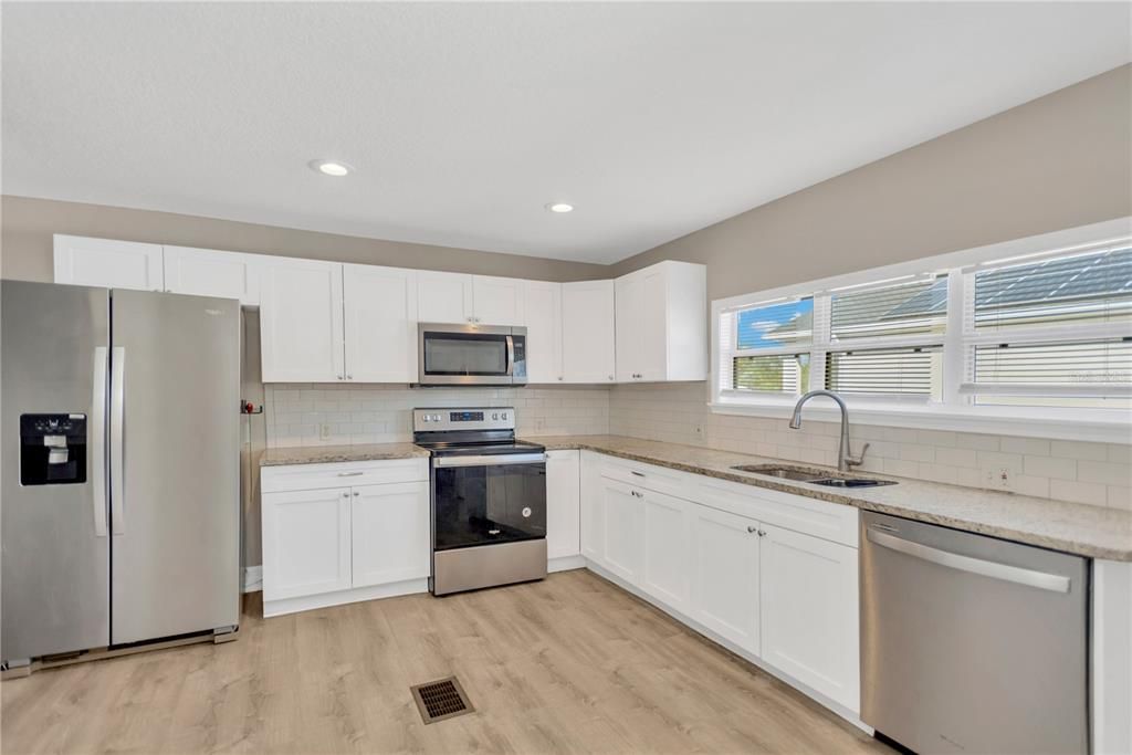 For Sale: $279,900 (3 beds, 1 baths, 1080 Square Feet)