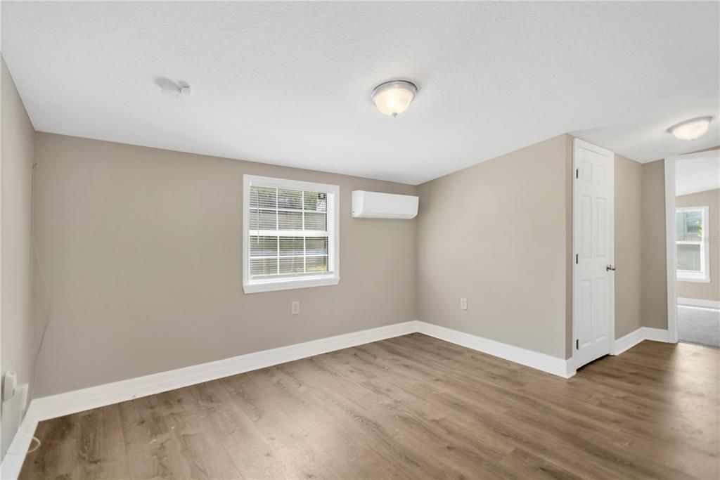 For Sale: $279,900 (3 beds, 1 baths, 1080 Square Feet)