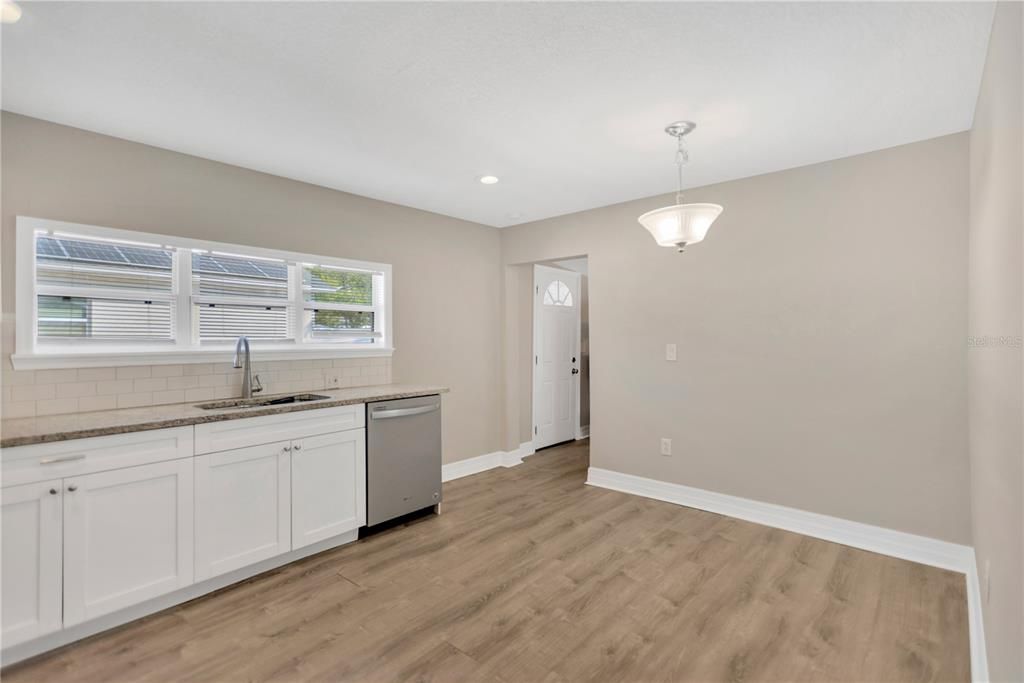 For Sale: $279,900 (3 beds, 1 baths, 1080 Square Feet)