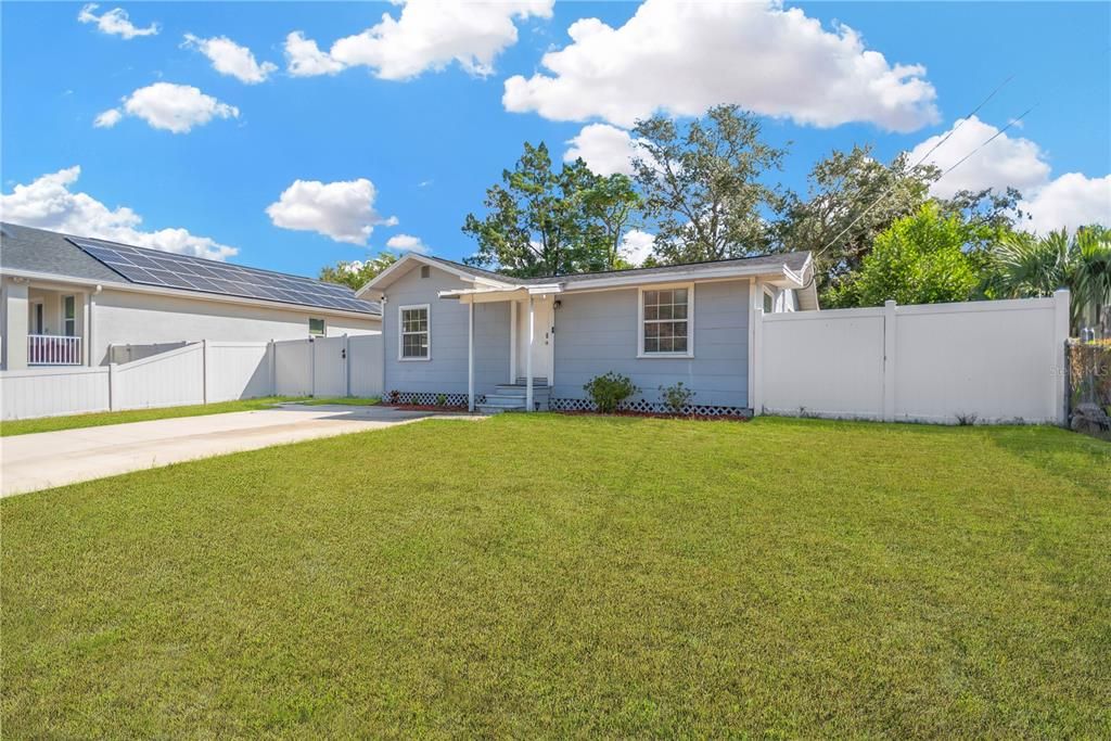 For Sale: $279,900 (3 beds, 1 baths, 1080 Square Feet)