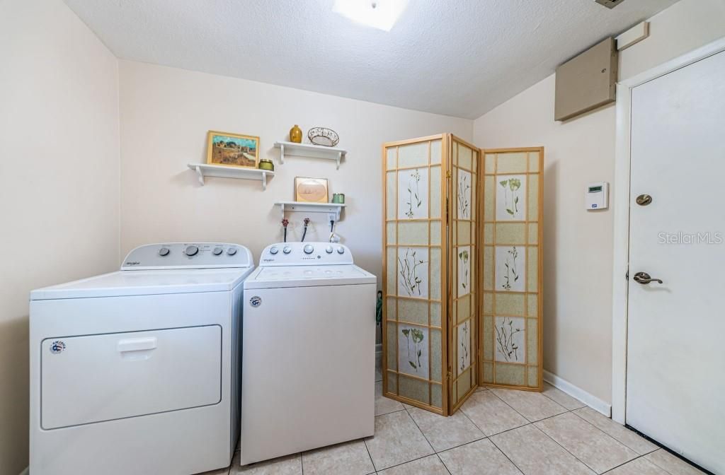 For Sale: $332,500 (2 beds, 1 baths, 1026 Square Feet)