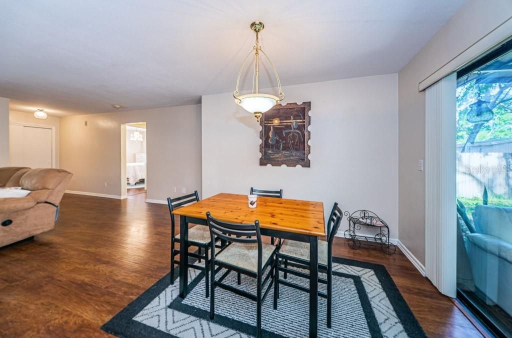For Sale: $332,500 (2 beds, 1 baths, 1026 Square Feet)