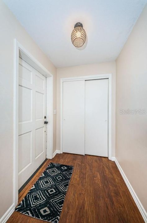 For Sale: $332,500 (2 beds, 1 baths, 1026 Square Feet)