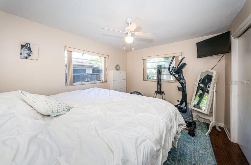 For Sale: $332,500 (2 beds, 1 baths, 1026 Square Feet)
