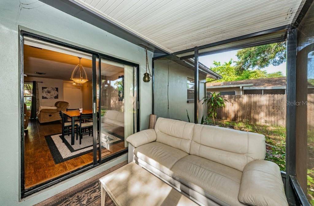 For Sale: $332,500 (2 beds, 1 baths, 1026 Square Feet)