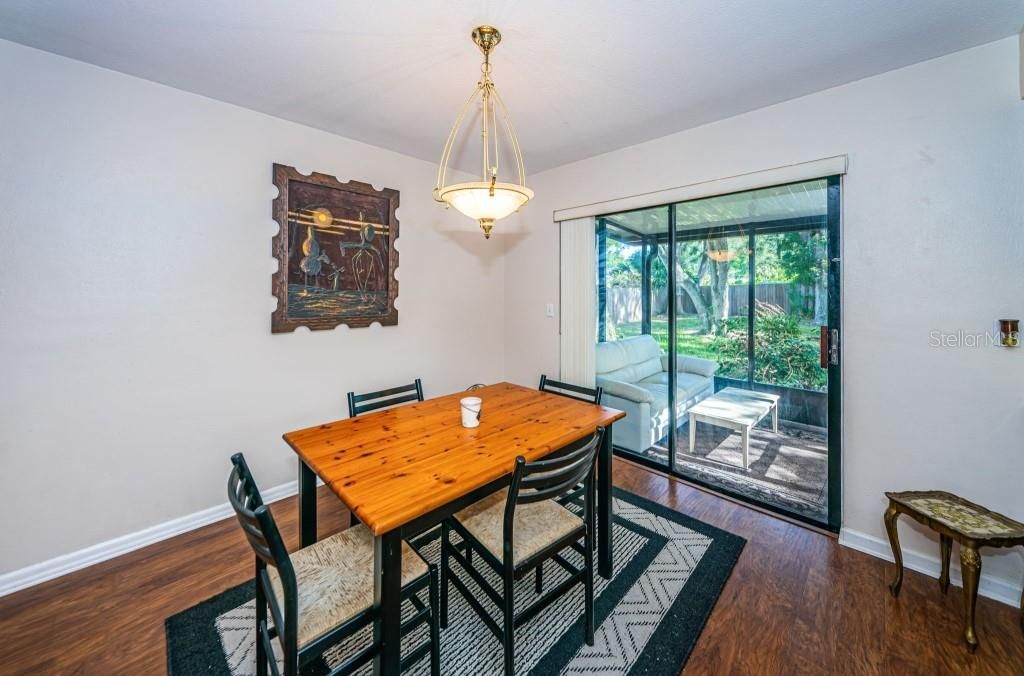 For Sale: $332,500 (2 beds, 1 baths, 1026 Square Feet)