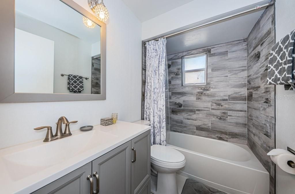 For Sale: $332,500 (2 beds, 1 baths, 1026 Square Feet)