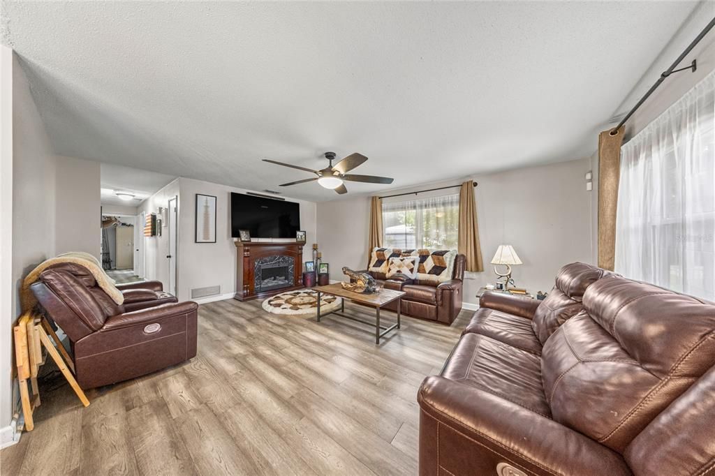 For Sale: $425,000 (4 beds, 2 baths, 2158 Square Feet)