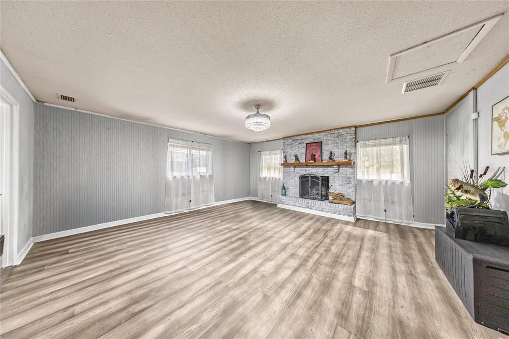 For Sale: $425,000 (4 beds, 2 baths, 2158 Square Feet)