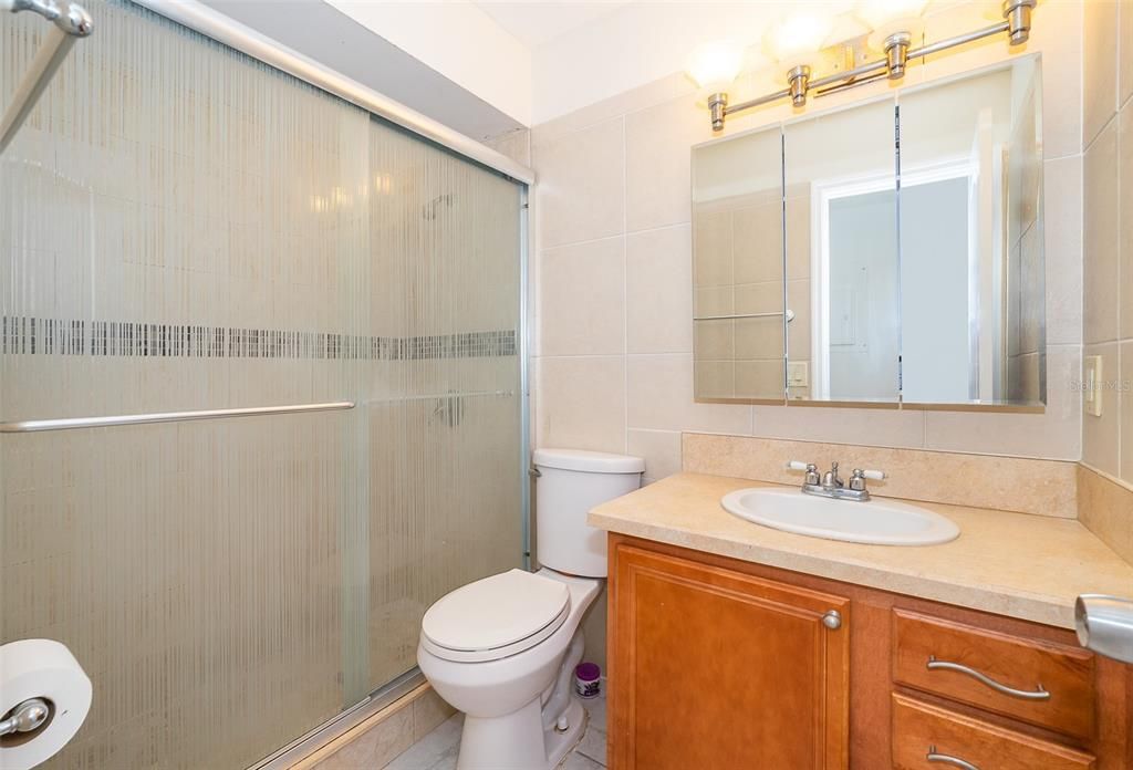 For Rent: $1,800 (2 beds, 1 baths, 1732 Square Feet)