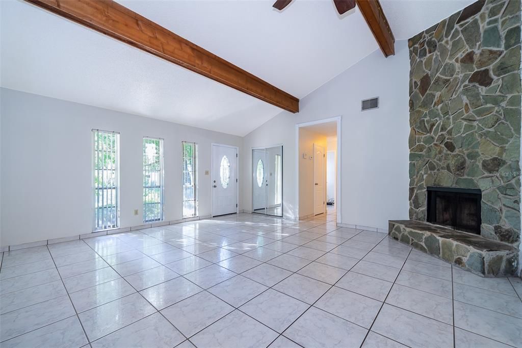 For Rent: $1,800 (2 beds, 1 baths, 1732 Square Feet)