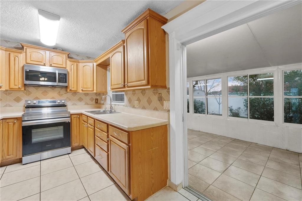 For Rent: $1,800 (2 beds, 1 baths, 1732 Square Feet)