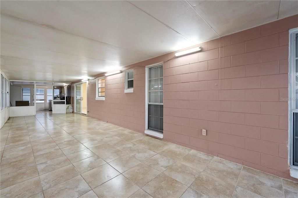 For Rent: $1,800 (2 beds, 1 baths, 1732 Square Feet)