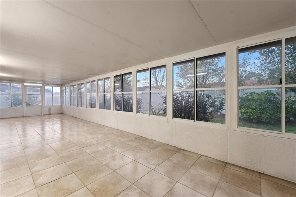 For Rent: $1,800 (2 beds, 1 baths, 1732 Square Feet)