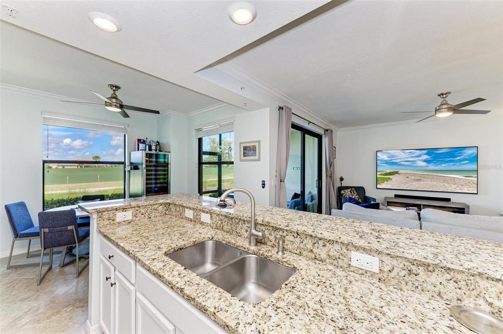 For Sale: $395,000 (2 beds, 2 baths, 1336 Square Feet)