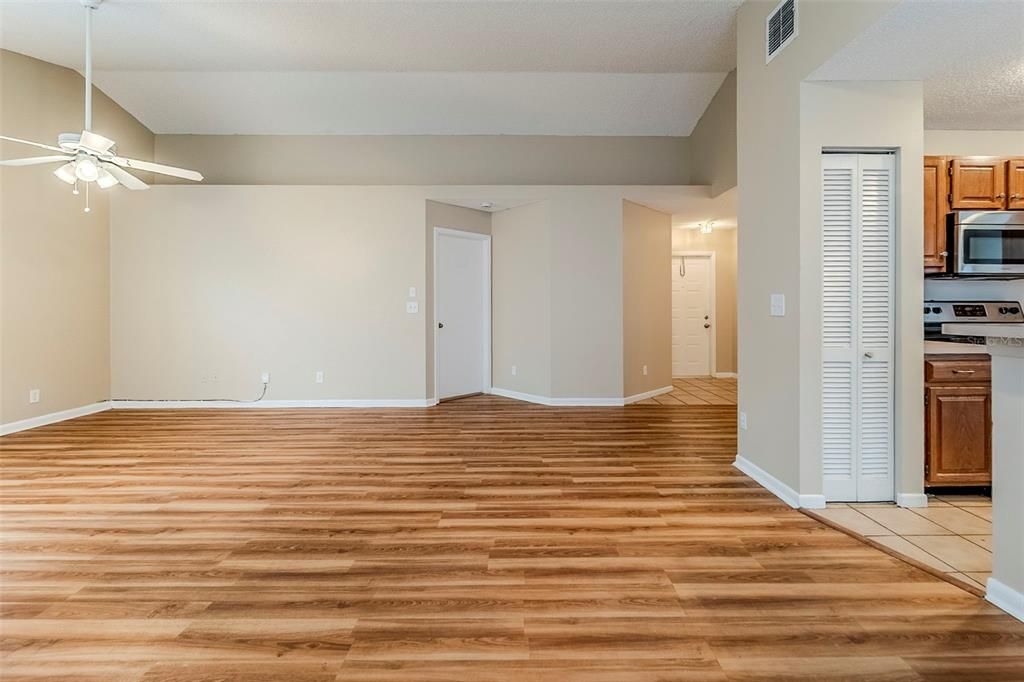 For Sale: $539,900 (3 beds, 2 baths, 1318 Square Feet)