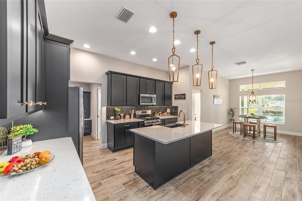 На продажу: $600,000 (3 спален, 3 ванн, 1911 Квадратных фут)