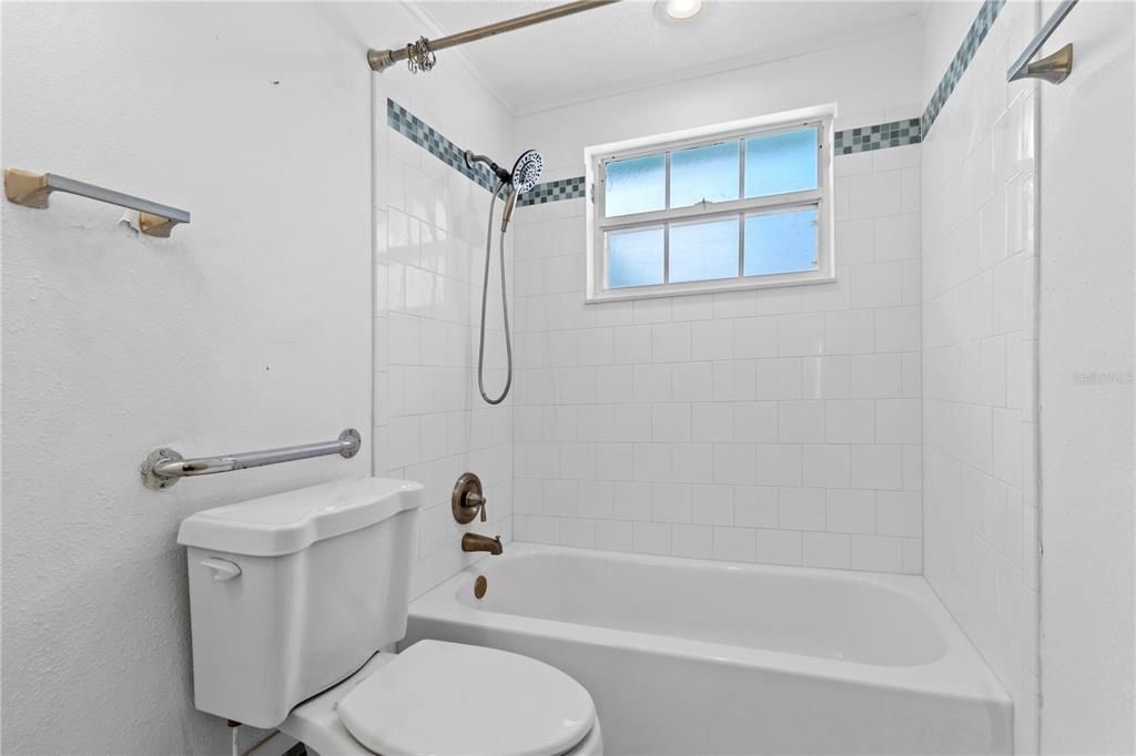 For Sale: $325,000 (3 beds, 2 baths, 1176 Square Feet)