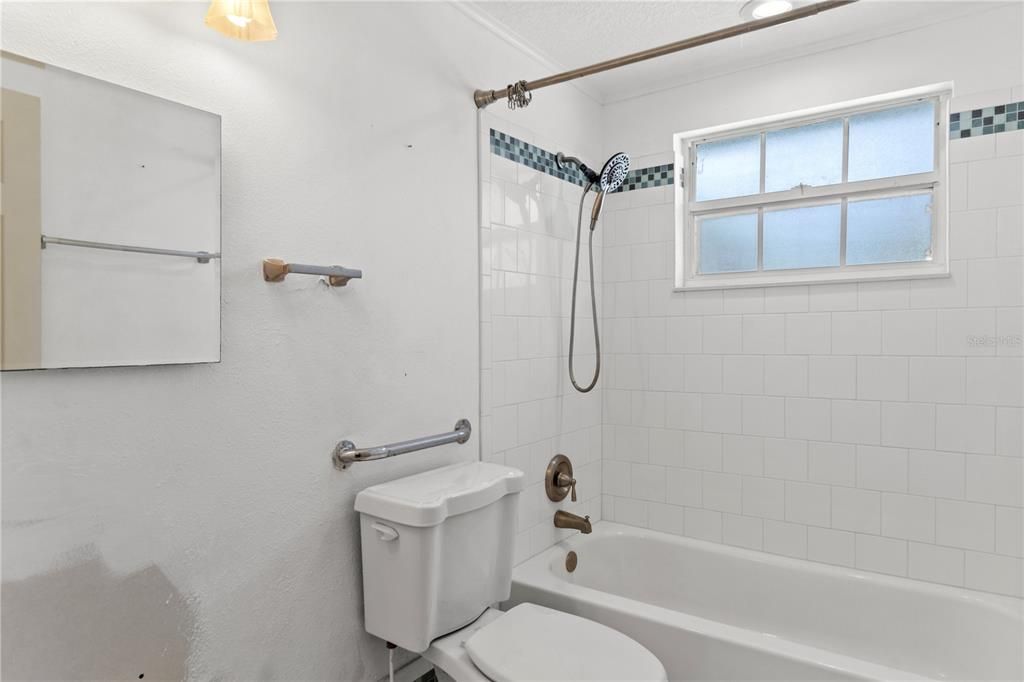 For Sale: $325,000 (3 beds, 2 baths, 1176 Square Feet)