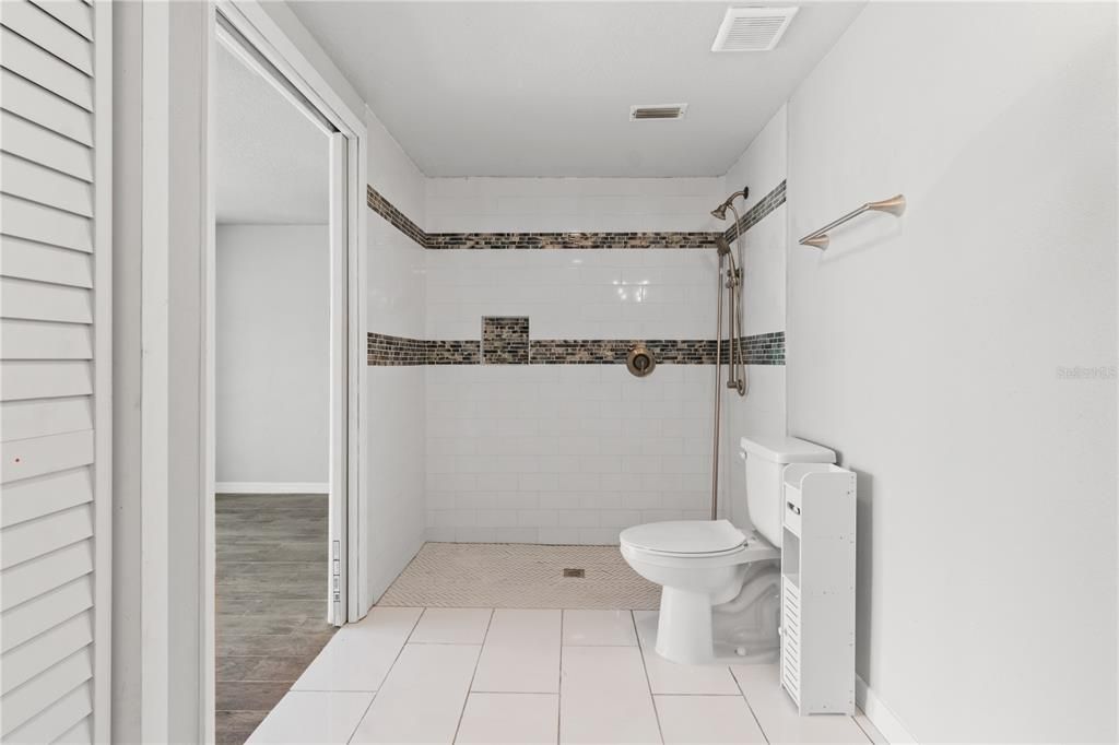 For Sale: $325,000 (3 beds, 2 baths, 1176 Square Feet)