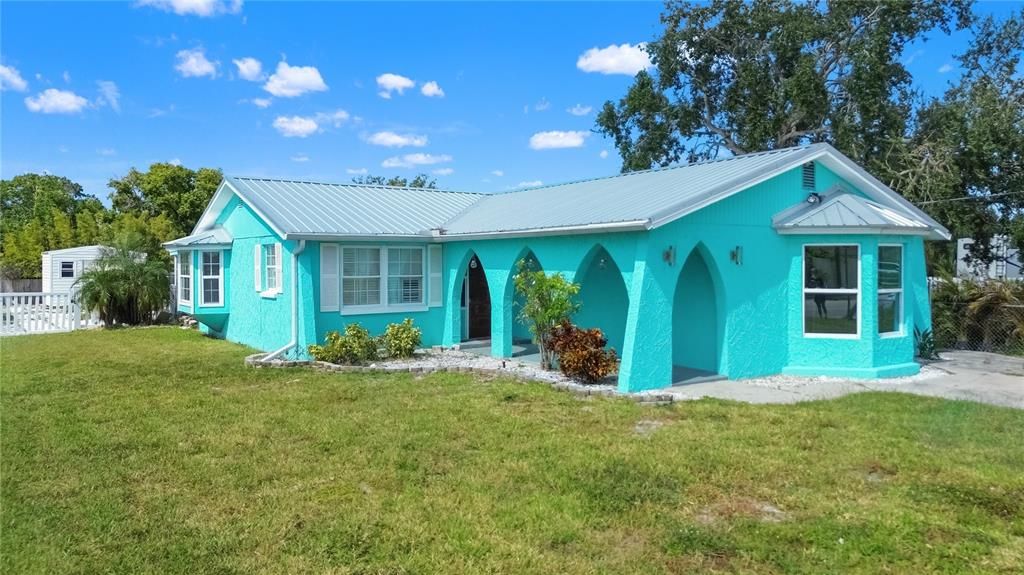 For Sale: $325,000 (3 beds, 2 baths, 1176 Square Feet)